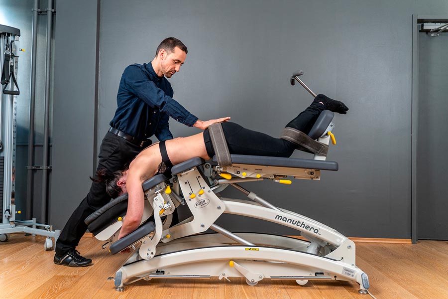 Manuthera 242 tafel voor chiropractor chiropractie behandeltafel lojer gymna